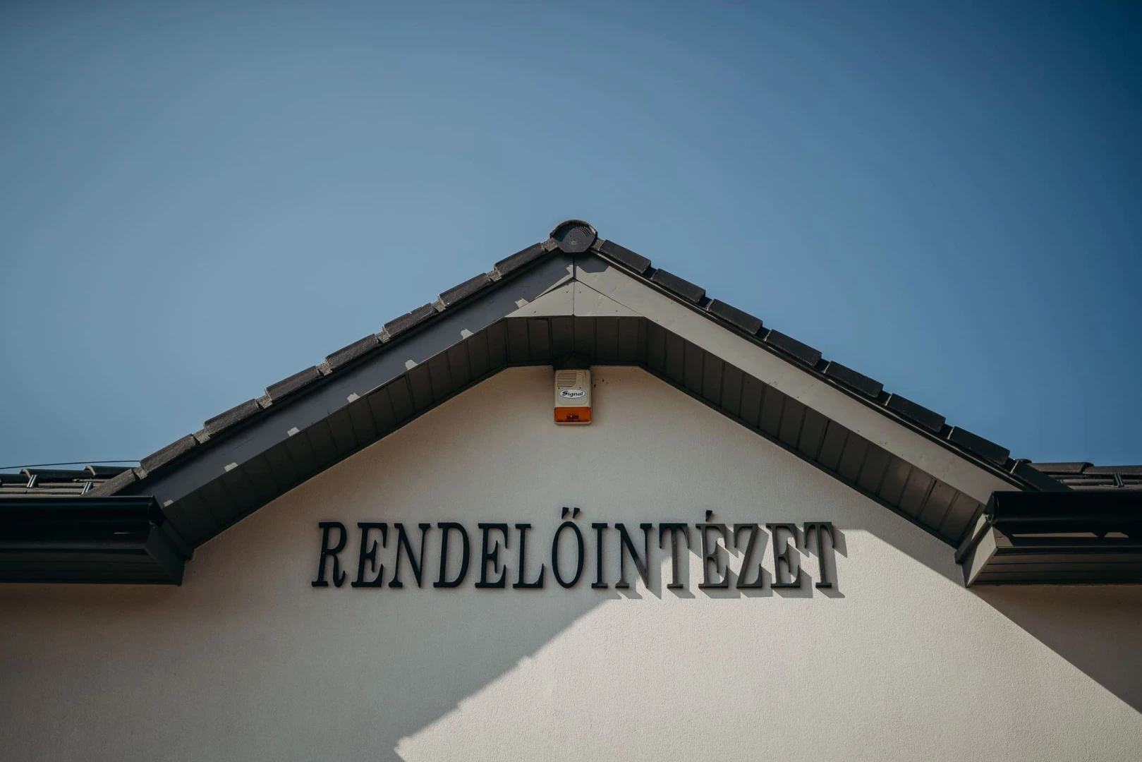 A felsőnyáregyházi orvosi rendelő korszerűsítése, eszközbeszerzés