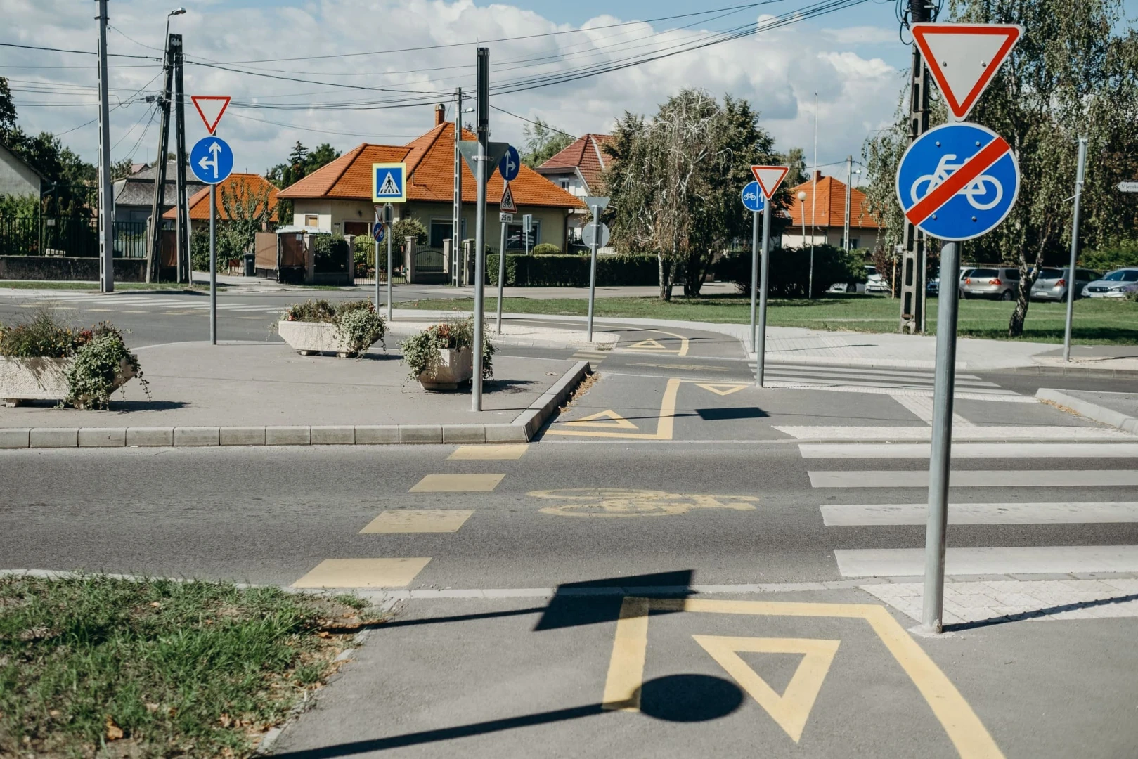 Árpád tér és HÉV állomás közötti kerékpárút létesítése.