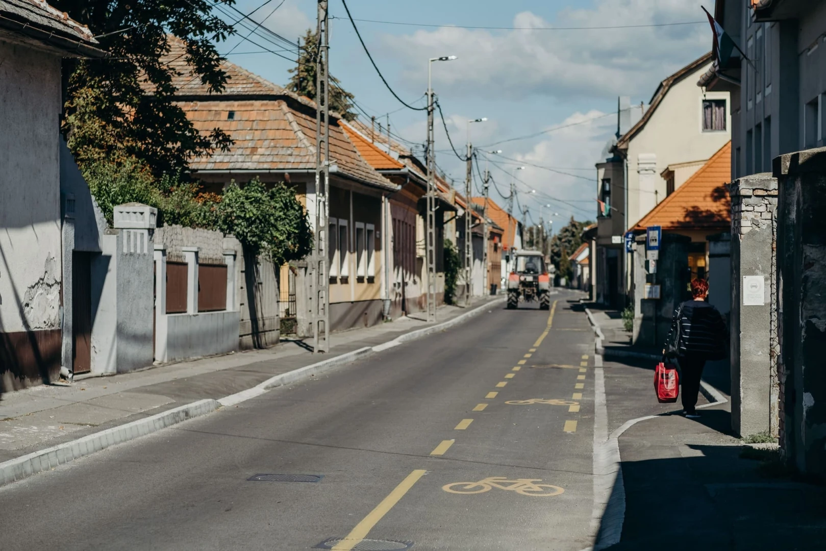 Árpád tér és HÉV állomás közötti kerékpárút létesítése.