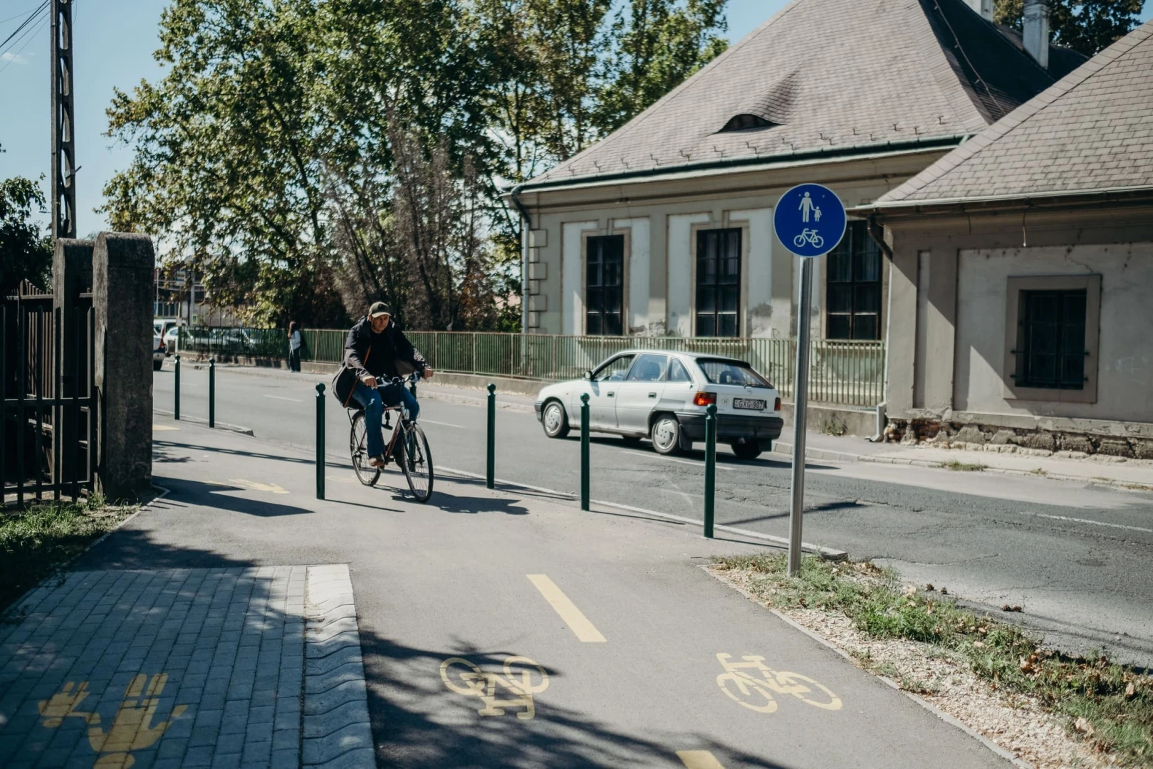 Árpád tér és HÉV állomás közötti kerékpárút létesítése.