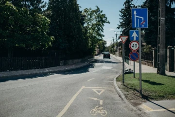 Árpád tér és HÉV állomás közötti kerékpárút létesítése. thumb