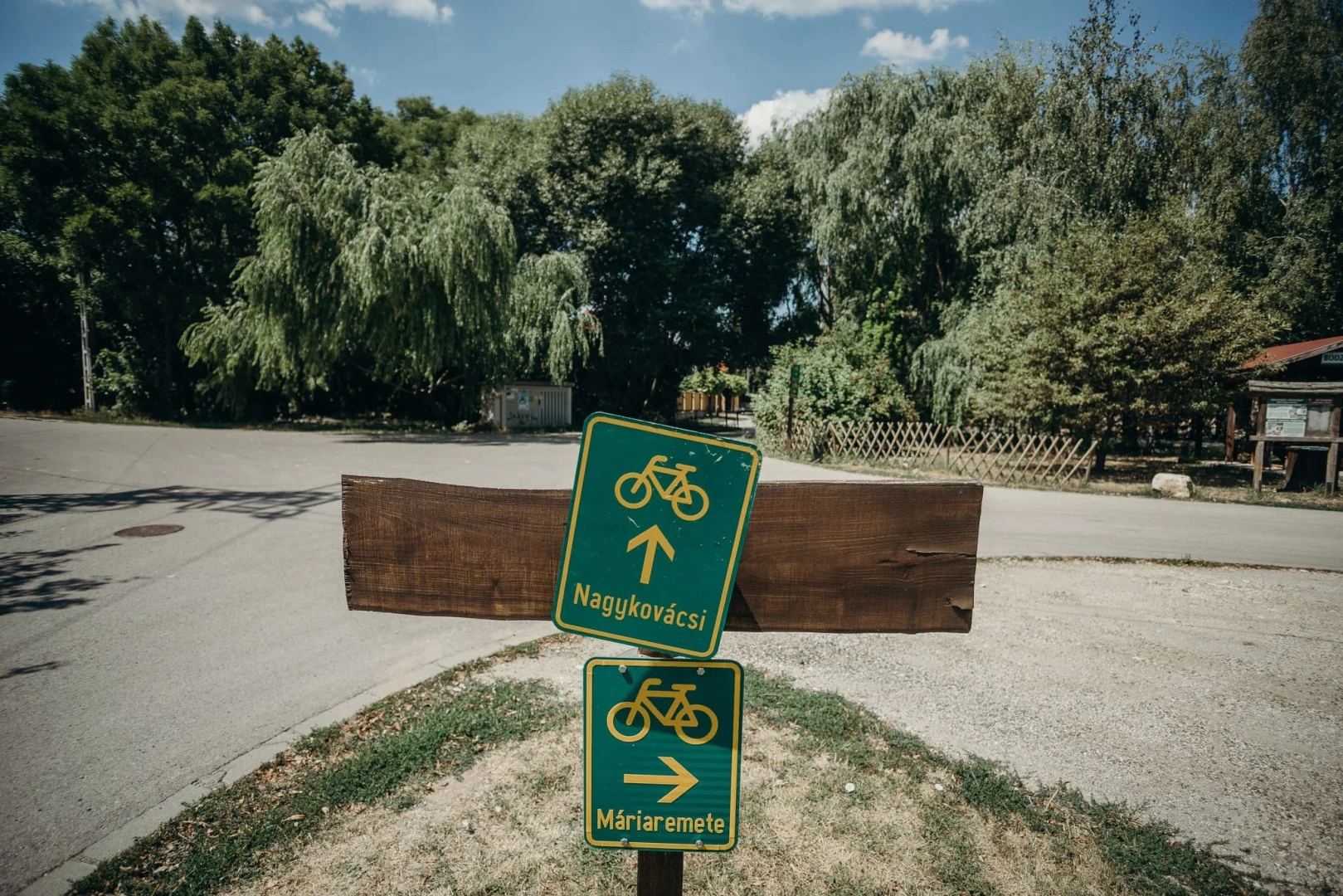 A Nagykovácsi-medence kerékpáros útkapcsolat kialakítása Remeteszőlős és Budapest között