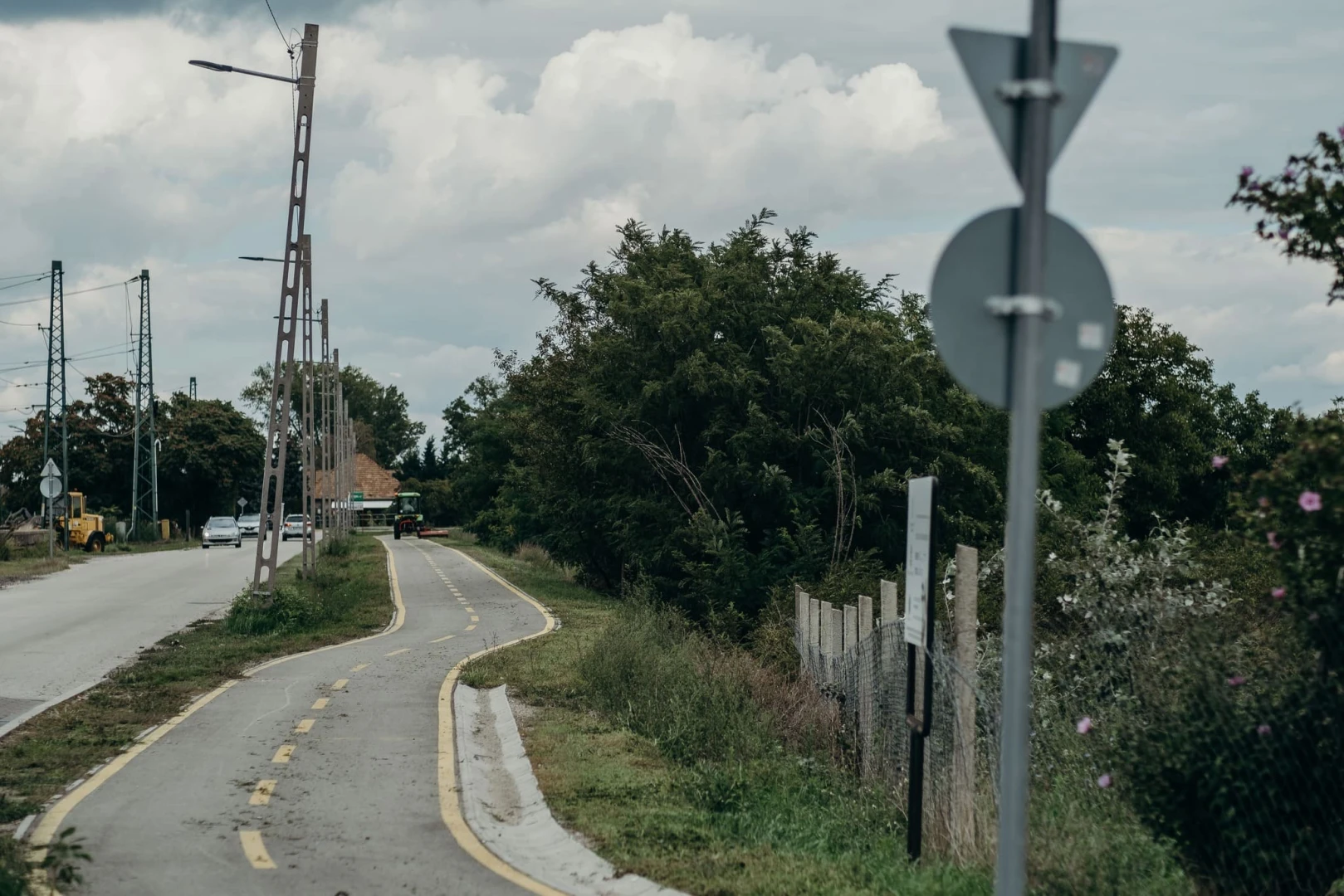 Kerékpárút építése Tököl Városban