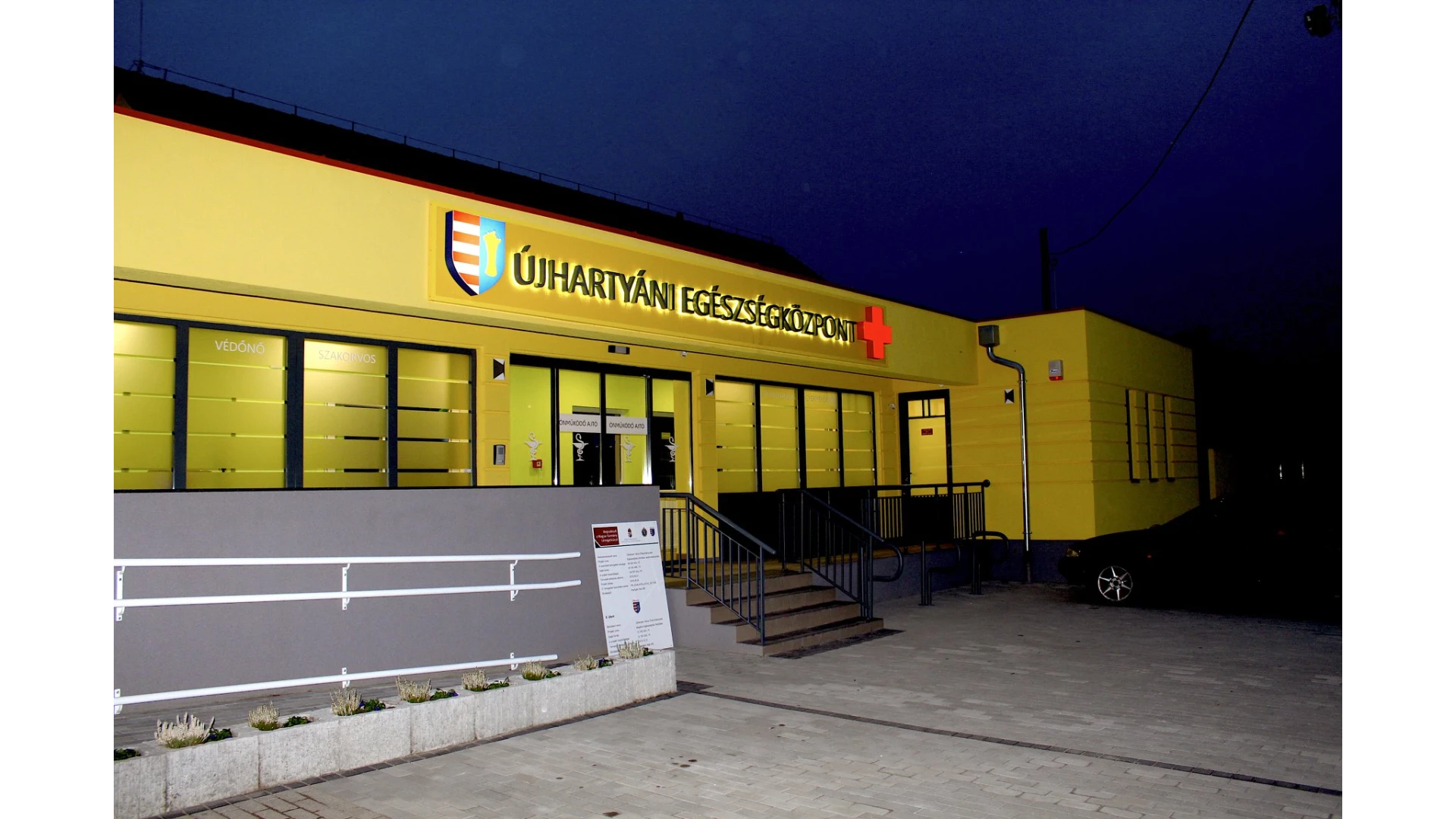 Újhartyán Város egészségügyi központjának bővítése