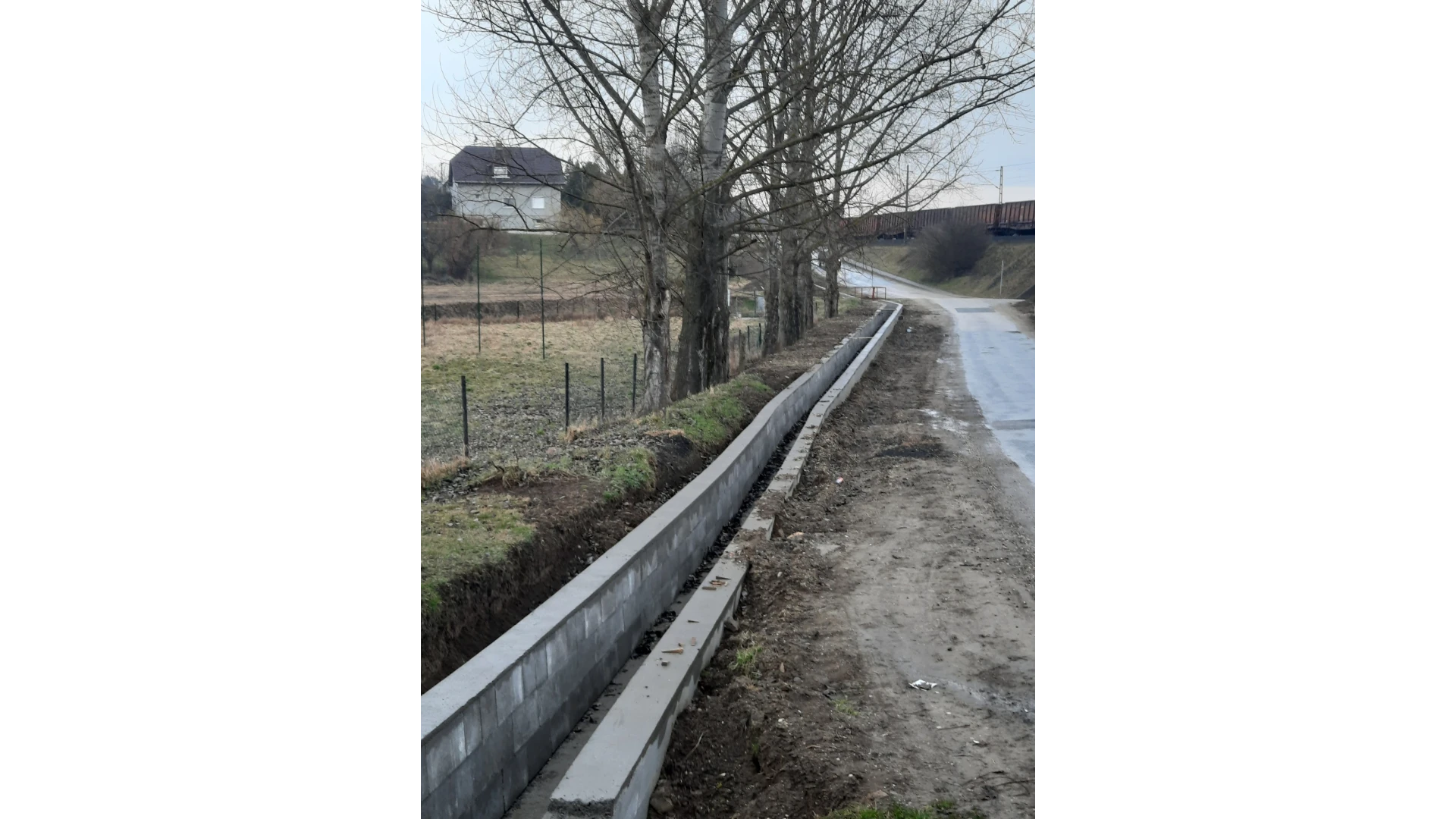 Csapadékvíz-elvezetés fejlesztése, korszerűsítése és záportározó kialakítása Mendén