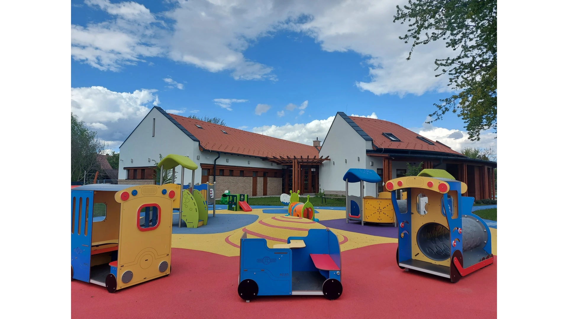 Három csoportszobás bölcsőde építése Bugyin