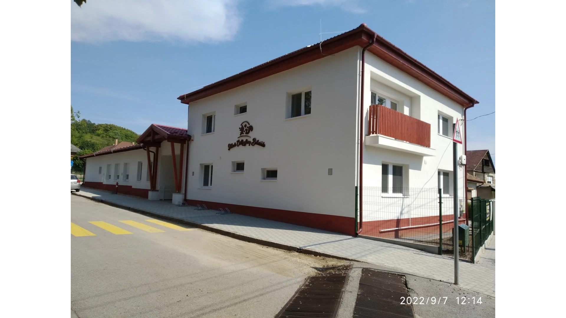 Két csoportos, 24 férőhelyes bölcsőde kialakítása Ikladon