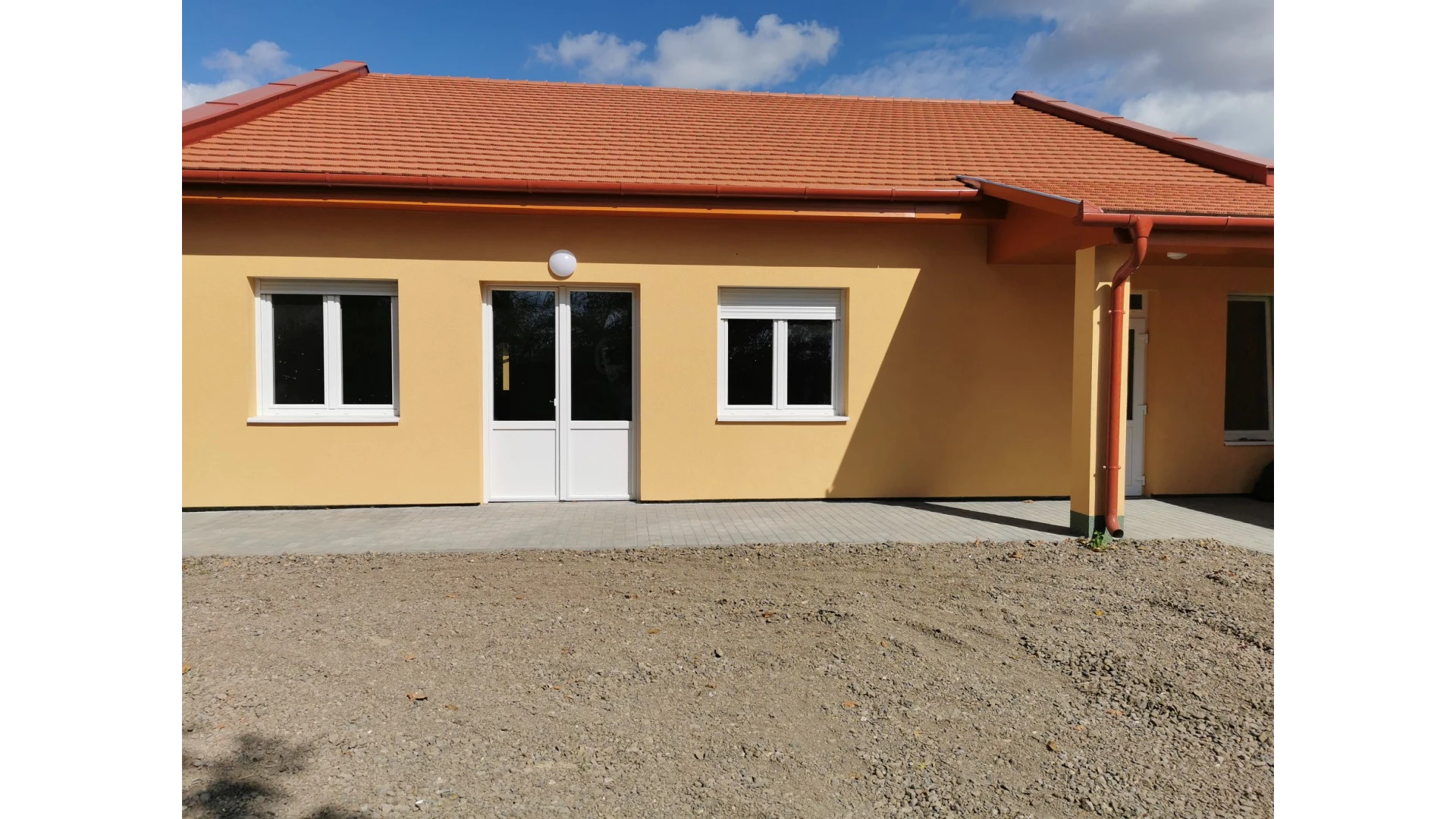 Óvoda bővítése mini bölcsődével Úri községben